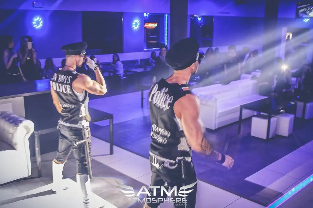 stripperi la zi de nastere in Bucuresti