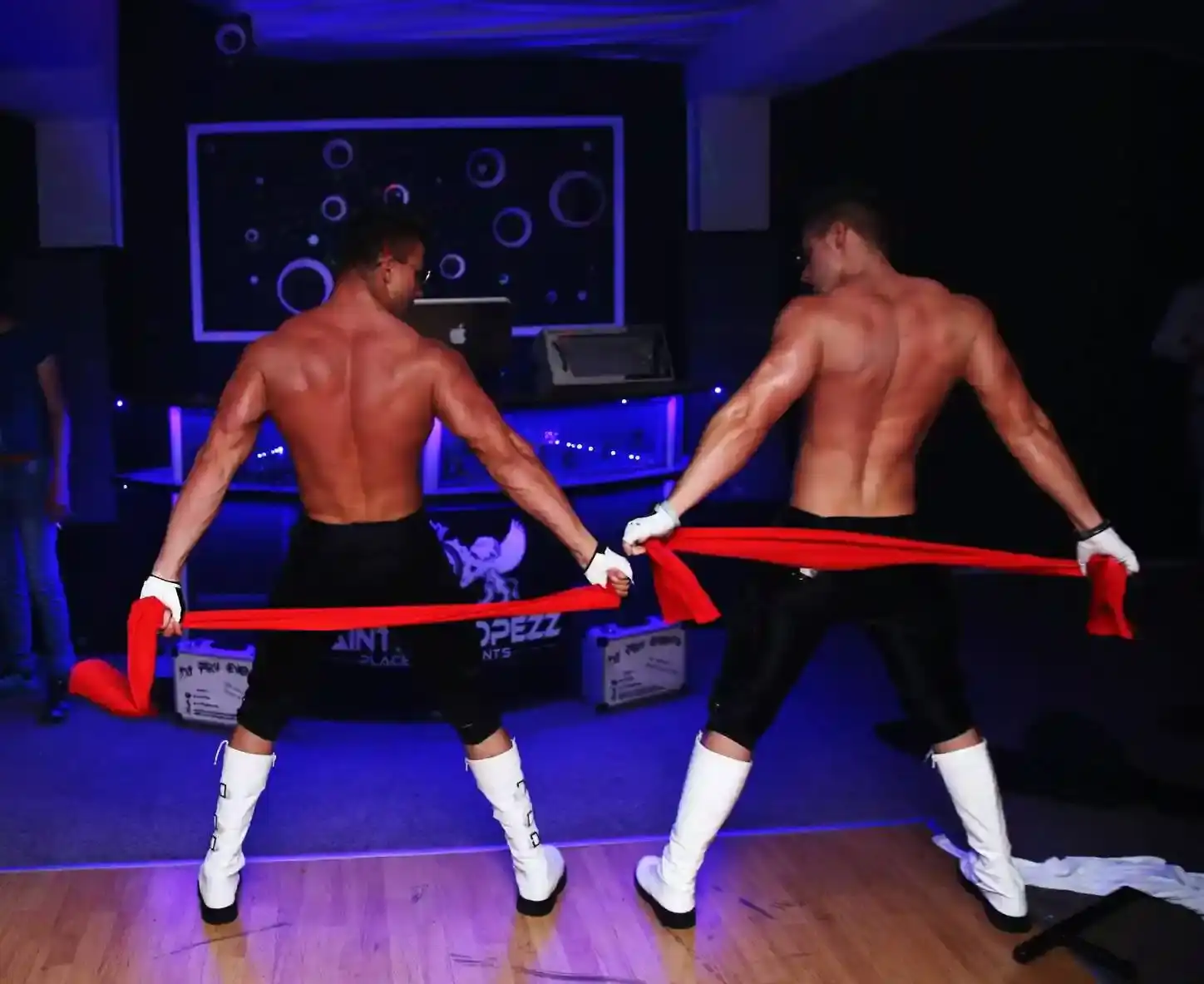 striperi surpriza la nunta