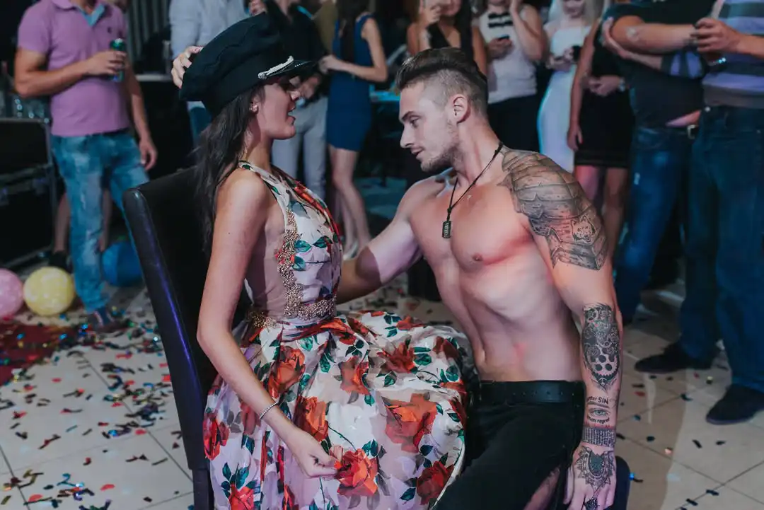 majorat in Bucuresti cu striperi