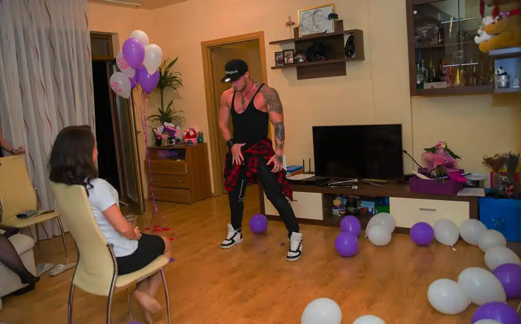 burlacite in alba  cu Streptes masculin