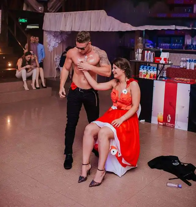 majorat in Clinceni cu striperi