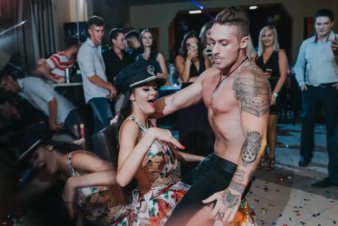 striperi la un majorat